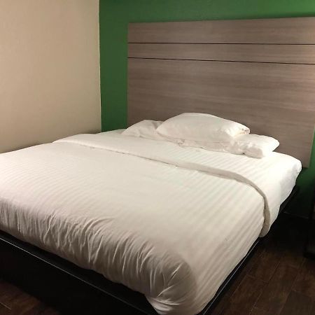 Travelers Inn And Suites Wharton Eksteriør billede