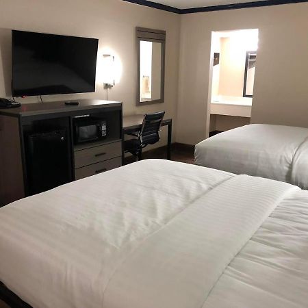 Travelers Inn And Suites Wharton Eksteriør billede
