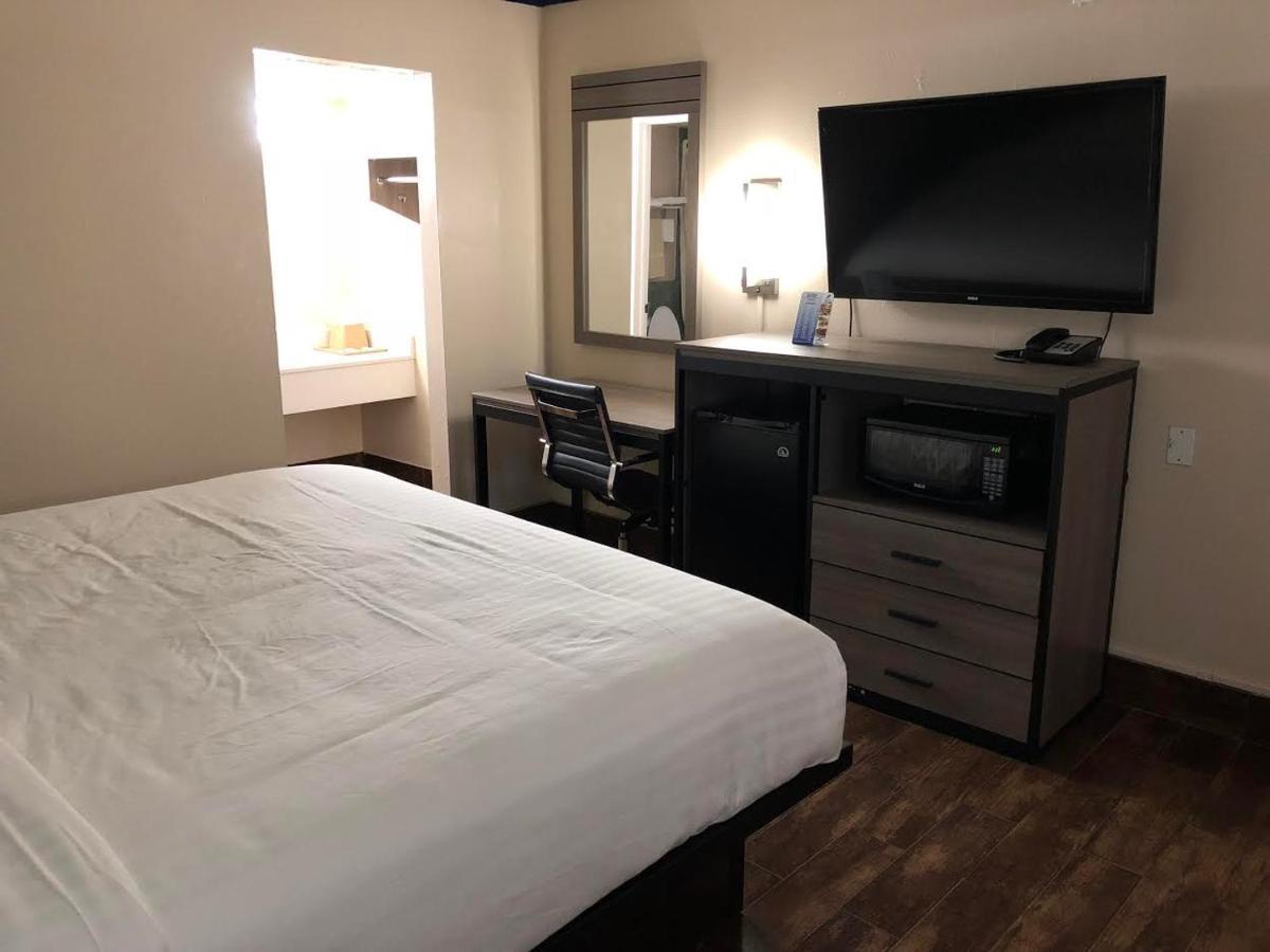 Travelers Inn And Suites Wharton Eksteriør billede