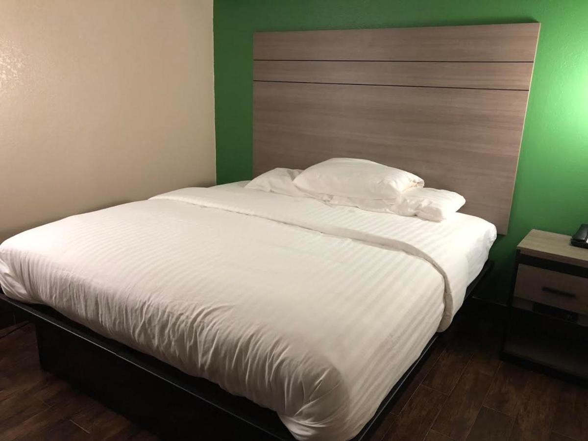Travelers Inn And Suites Wharton Eksteriør billede