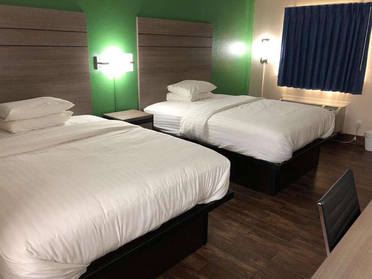 Travelers Inn And Suites Wharton Eksteriør billede